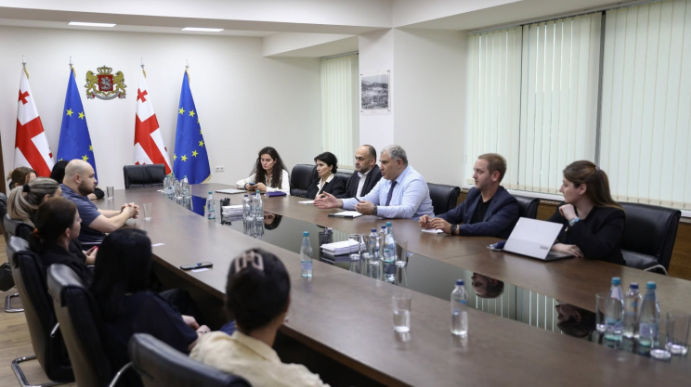 ჯანდაცვის სამინისტროში ცისტური ფიბროზის მქონე პაციენტების მშობლებთან მორიგი შეხვედრა გაიმართა, რომელსაც მიხეილ სარჯველაძე ესწრებოდა