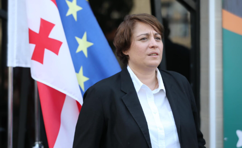 ელენე ხოშტარია: ერთი სიტყვა „რუსული“ გასაგებს ხდის „ოცნების“ მოქმედების ლოგიკას. ამიტომ ვკონცენტრირდეთ ჩვენს ამოცანაზე, სანამ „ოცნებას“ არ მოვაშორებთ, არ იქნება არც ვიზები და არც არაფერი