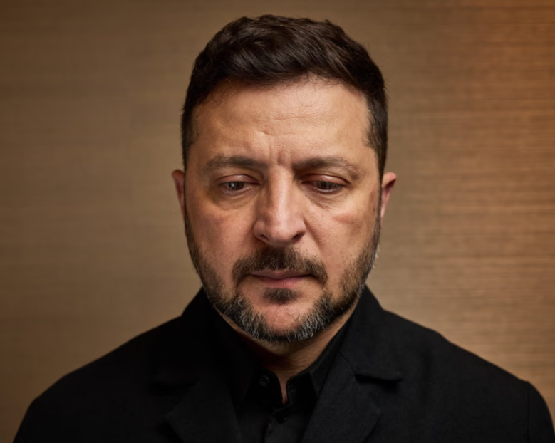 ზელენსკიმ ბრიტანეთის რამდენიმე საგრაფოს საბჭოს შენობებიდან უკრაინული დროშების ჩამოხსნას შეცდომა უწოდა
