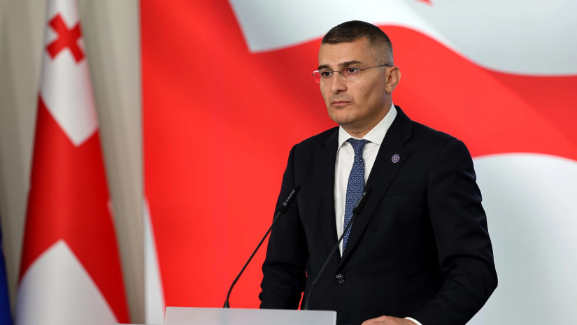 მამუკა მდინარაძე: 4 ოქტომბერს საკრებულოში უნდა შეჭრილიყვნენ და გეგმა „ბ“ იყო პრეზიდენტის სასახლე, საკრებულოში 1000-მდე სპეცრაზმელი იყო და ვერ გაბედეს ამის გაკეთება, ასევე გვქონდა ინფორმაცია, რომ სადღაც ინახებოდა იარაღი და პოლიციელების ფორმები, ამ ინფორმაციიდან ნახევარი უტყუარად დადასტურდა და ამოვიღეთ კიდეც იმავე ღამეს