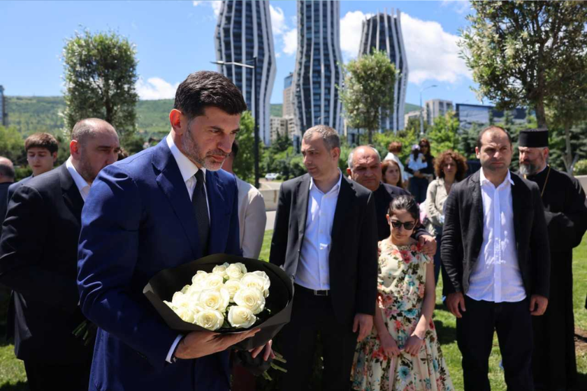 თბილისის მერი 13 ივნისს დაღუპულთა სულის მოსახსენიებელ პანაშვიდს დაესწრო - „გვახსოვს, რა საშინელება დატრიალდა დედაქალაქში, თუმცა ეს დღე იყო ერთად დგომის სიმბოლოც“