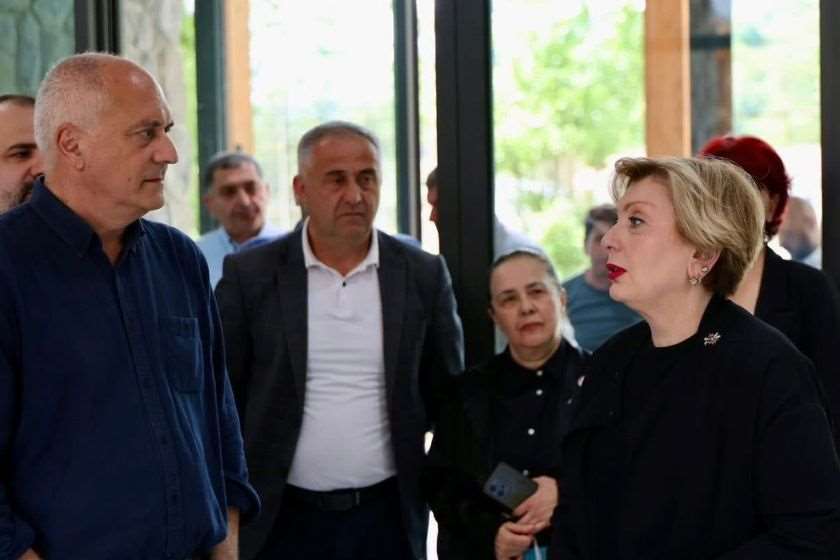 თინათინ რუხაძემ ონში მდებარე რაჭის ახალი მუზეუმის შენობაში მიმდინარე სამუშაოები დაათვალიერა