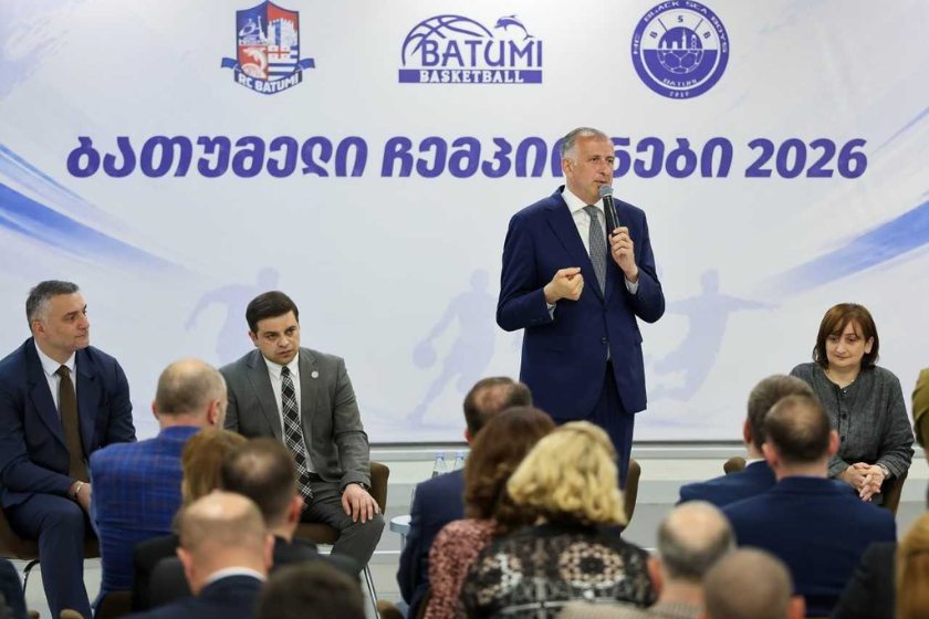 აჭარის მთავრობის თავმჯდომარე ზურაბ პატარაძე ბათუმის სპორტული კლუბების ჩემპიონ გუნდებს შეხვდა
