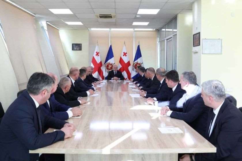 სულხან თამაზაშვილმა მესტიაში სამინისტროს სტრუქტურულ დანაყოფებში სამუშაო შეხვედრები გამართა