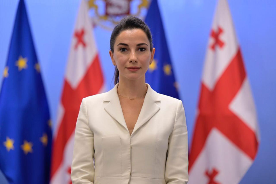 მარიამ ქვრივიშვილი: დღეს უკვე აქტიურ ფაზაშია მშენებლობა ანაკლიის პორტში, რომელსაც ახორციელებს საქართველოს მთავრობა - გვაქვს გაცხადებული პოლიტიკა, რომ 2029 წელს მივიღოთ პირველი გემი ანაკლიის ღრმაწყლოვან პორტში და ამისთვის მნიშვნელოვანია, რომ სისტემურად განვაგრძოთ ჩვენი სატრანსპორტო და ლოგისტიკური ინფრასტრუქტურის განვითარება
