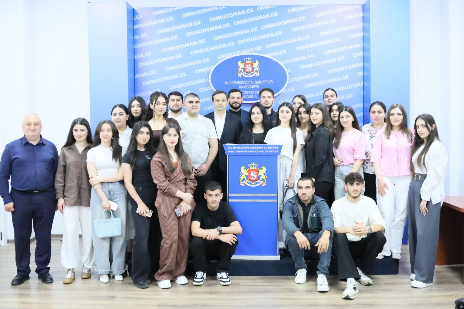 სახალხო დამცველი სახელმწიფო უნივერსიტეტების ქართველ და 1+4 პროგრამით უმაღლეს სასწავლებლებში ჩარიცხული ეთნიკური ჯგუფების წარმომადგენელ სტუდენტებს შეხვდა და საქართველოში ბავშვთა და ქალთა უფლებების დაცვის საკითხები განიხილა