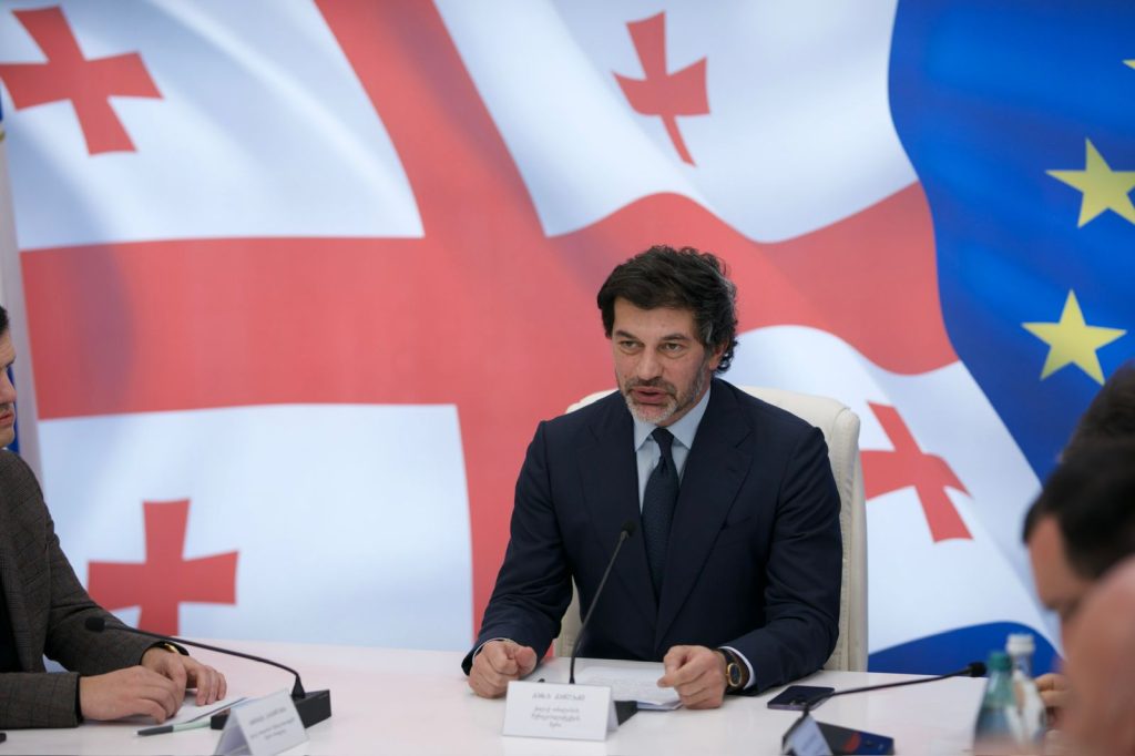 თბილისის მერი A კატეგორიის ტაქსის უვადო ნებართვის მფლობელებს მოუწოდებს, დავალიანება დროულად დაფარონ, წინააღმდეგ შემთხვევაში ლიცენზია გაუუქმდებათ