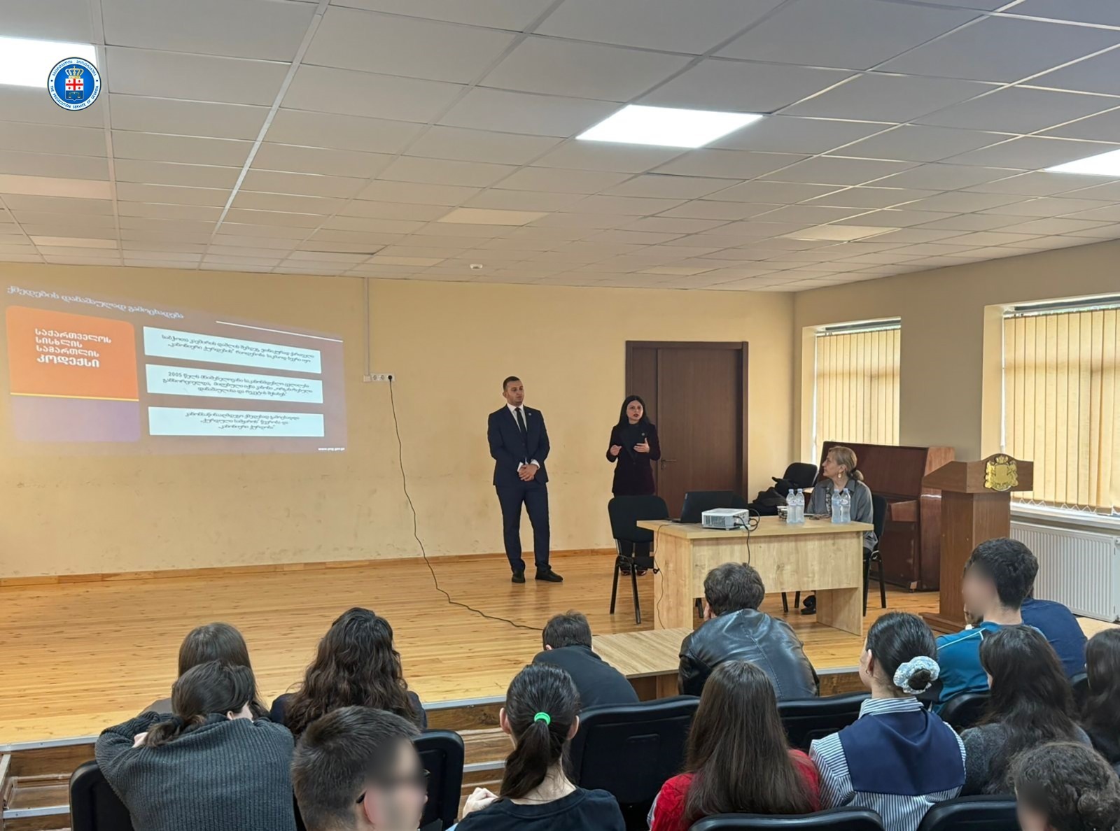პროკურორებმა სამეგრელოს რეგიონის სკოლის მოსწავლეებთან შეხვედრები გამართეს და მათ კითხვებს უპასუხეს