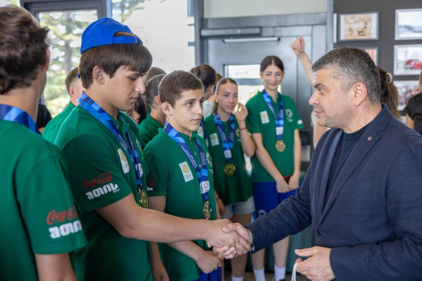ქუთაისის მერი დავით ერემეიშვილი წარმატებულ ახალგაზრდა ქუთაისელ სპორტსმენებს შეხვდა