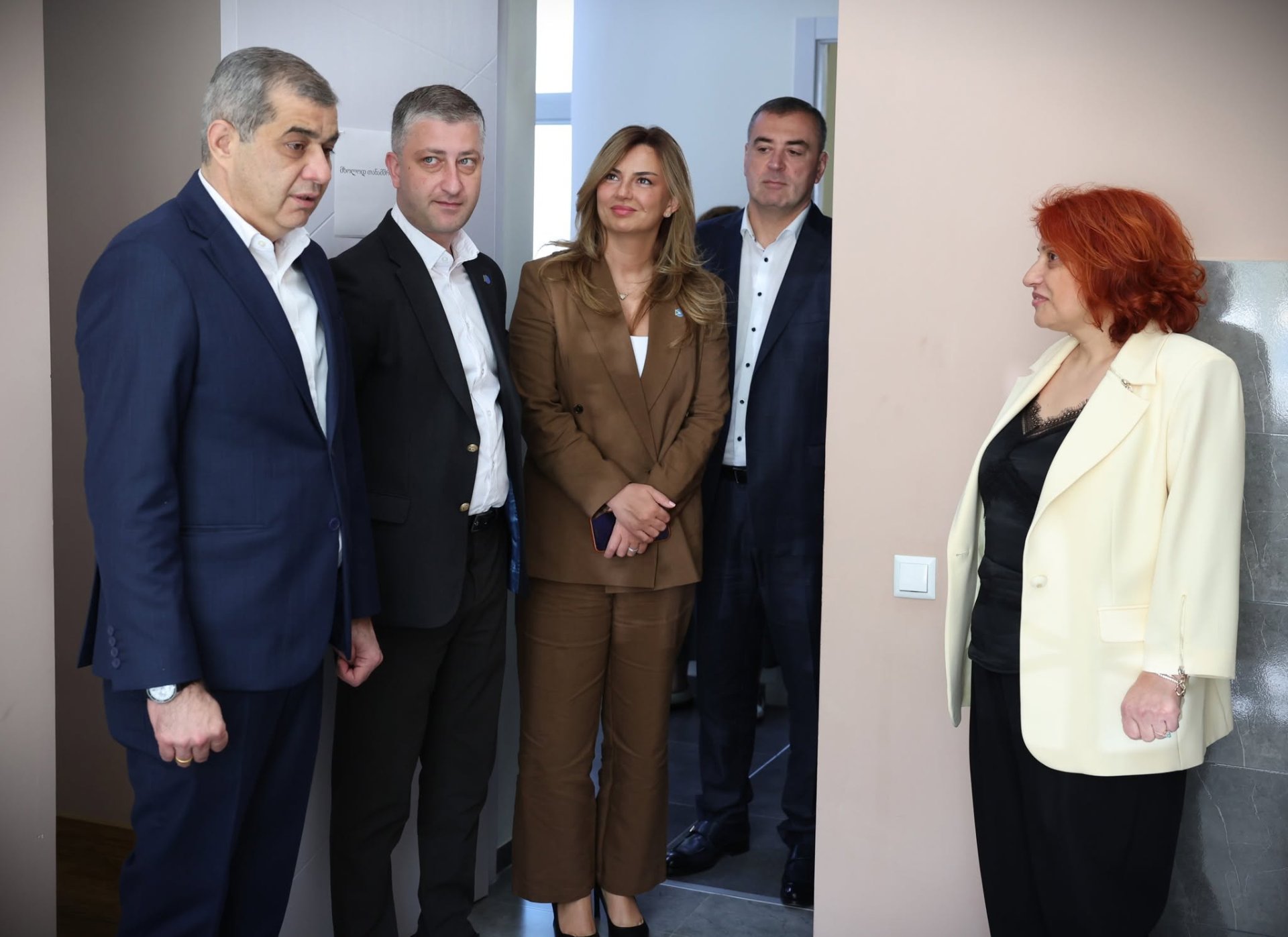 ფინანსთა სამინისტროს შემოსავლების სამსახურის ხელმძღვანელი შიდა ქართლის, იმერეთის, სამეგრელოსა და აჭარის რეგიონებში მდებარე მოქალაქეთა მომსახურების სერვისცენტრებს ესტუმრა და თანამშრომლებთან გაცნობითი ხასიათის შეხვედრები გამართა