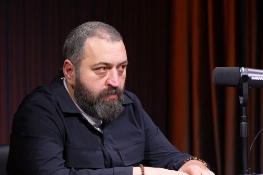 ჯაბა ხუბუა: 2024 წლის საპარლამენტო არჩევნებში დევი ჭანკოტაძე უცებ ნანუკა ჟორჟოლიანით ჩაანაცვლეს. დევის საკუთარმა თავმოყვარეობამ უფლება მისცა და მაინც „ნაცმოძრაობის“ რიგებში დარჩა. საინტერესოა, ბოკუჩავა  გადაყლაპავს თუ არა ამ დამცირებას