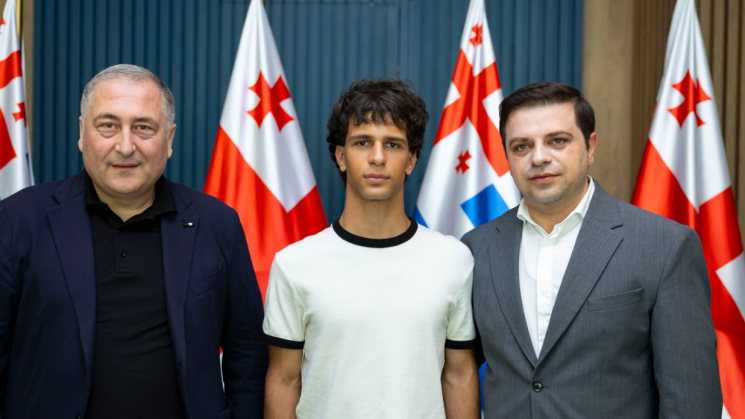 უმაღლეს საბჭოში ახალგაზრდა პროგრამისტსა და გამომგონებელს - ალექსანდრე ცეცხლაძეს უმასპინძლეს