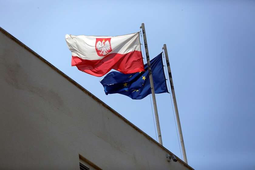 „დიდი იმედგაცრუებით ვუყურებ იმას, რომ პოლონეთის მხრიდან მრავალწლიანი უდიდესი მხარდაჭერის მიუხედავად, უკრაინამ ჯერ კიდევ ვერ გაბედა ვოლინის ხოცვა-ჟლეტისა და მასობრივი მკვლელობების შემსრულებელთა ცალსახად დაგმობა“ - პოლონეთის სენატის ვიცე-სპიკერმა უკრაინული სახელმწიფო ჯილდოები უკან დააბრუნა