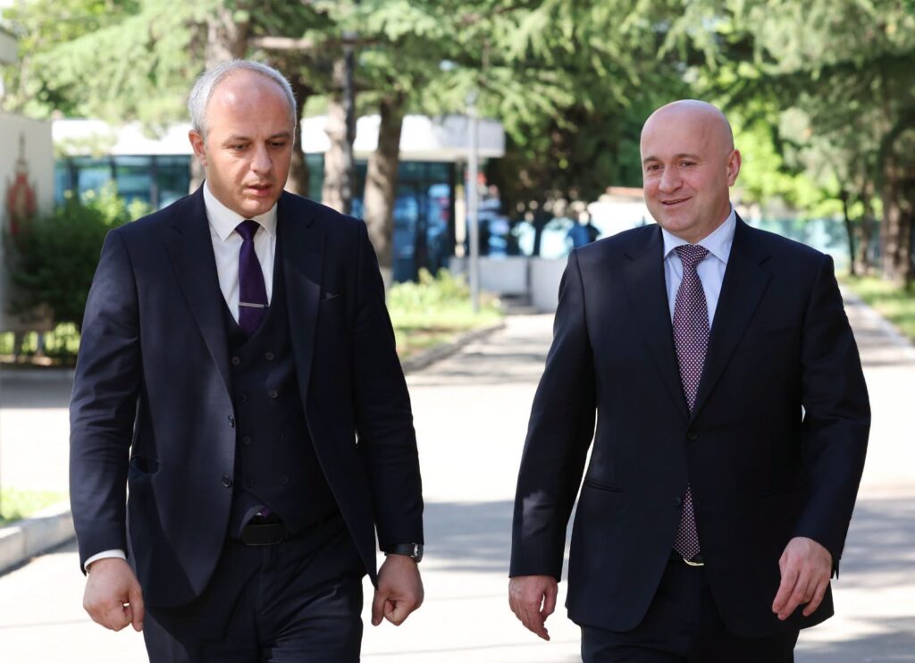 შს მინისტრმა სულხან თამაზაშვილმა საზოგადოებრივი უსაფრთხოებისა და პოლიციის აკადემიის თანამშრომლებს ახალი რექტორი წარუდგინა
