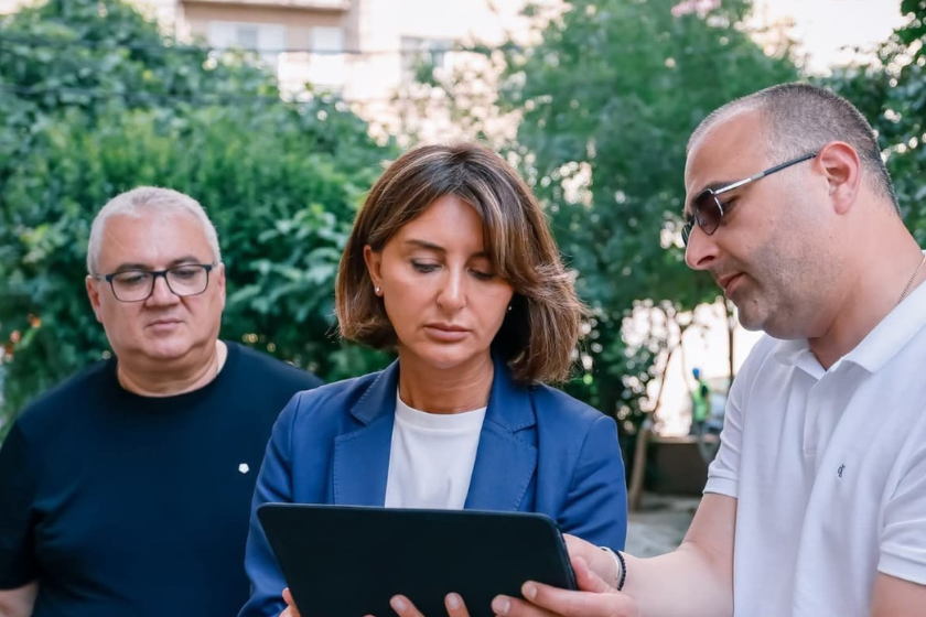 რუსთავში მესხიშვილის ქუჩაზე საცხოვრებელ შენობებს ენერგოეფექტური რეაბილიტაცია უტარდება
