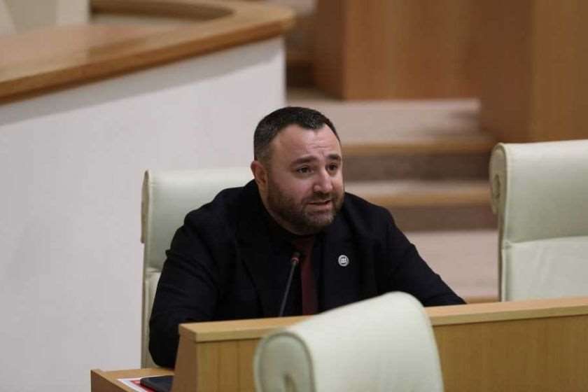 არჩილ ბერიძე რასა იუკნევიჩიენეს განცხადებაზე: თუ ვთანხმდებით, რომ ევროკავშირი სამხედრო ალიანსი არ არის და წევრობა არ უნდა იყოს დაკავშირებული სამხედრო კონფლიქტებთან, რატომ აღმოჩნდა სწორედ ომი ის ფაქტორი, რომელმაც ე.წ „შესაძლებლობის ფანჯარა გახსნა“?