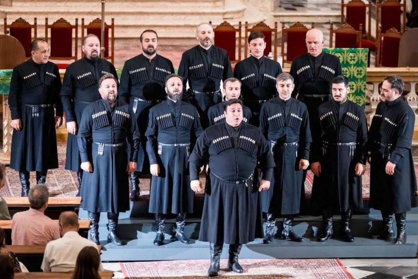საქართველოს კულტურის სამინისტროს მხარდაჭერით, ანსამბლმა „ბასიანმა“ იტალიაში საკონცერტო ტურნე გამართა