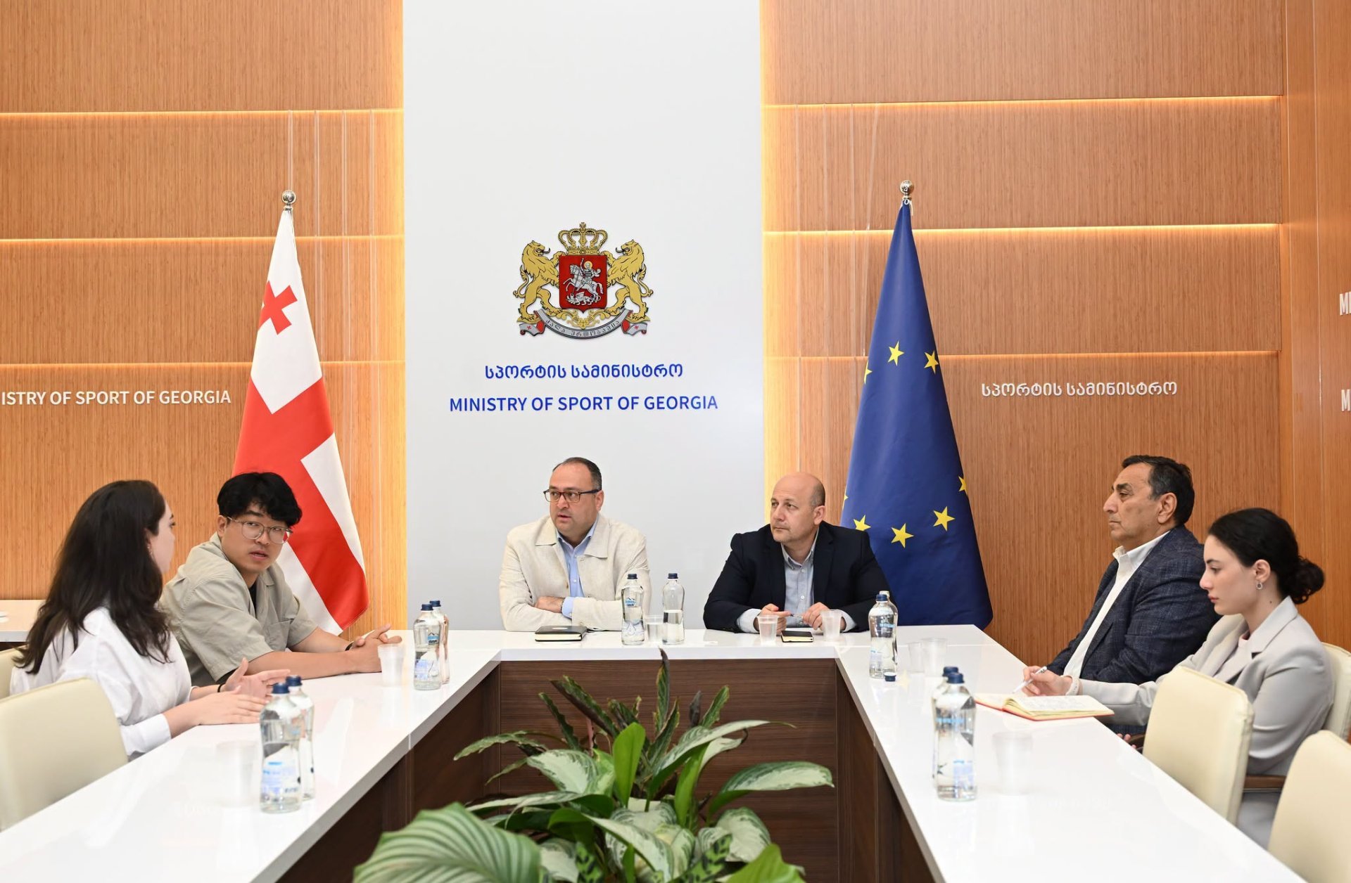 სპორტის მინისტრის მოადგილე კორეელ რეჟისორს შეხვდა