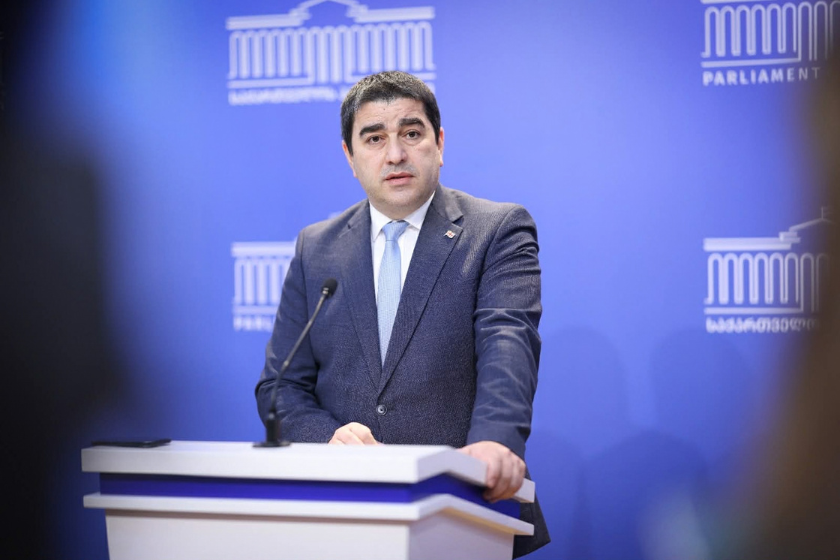პაპუაშვილი: მისასალმებელია ქალბატონი ჟორჟოლიანის მიამიტური გულწრფელობა. აღმოაჩინა, რომ თურმე ქართულ სუფრასთან პირველ სადღეგრძელოს უფლის სადიდებელს ამბობენ. სინამდვილეში ამან გვაჩვენა რამხელა უფსკრულია აგენტურულ პოლიტიკურ ჯგუფებსა და ქართველ ხალხს შორის