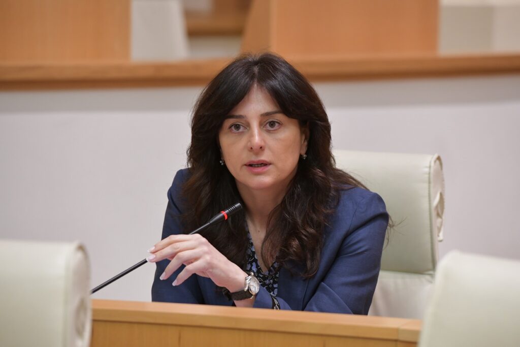 პარლამენტმა "გრანტების შესახებ" კანონში ცვლილებები მესამე მოსმენით მიიღო