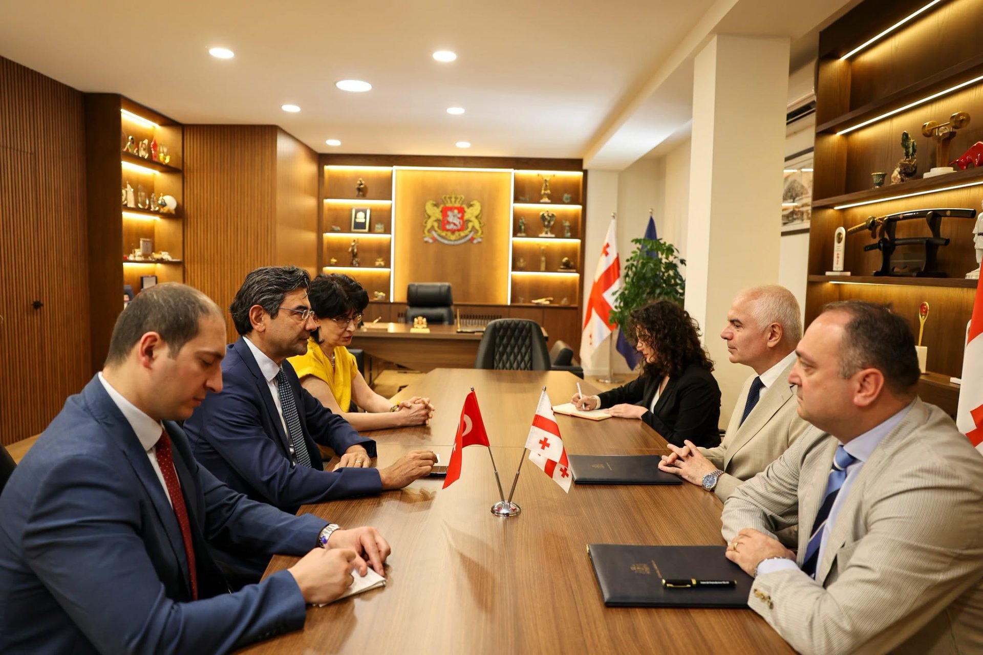 სპორტის მინისტრმა თურქეთის რესპუბლიკის ელჩს უმასპინძლა