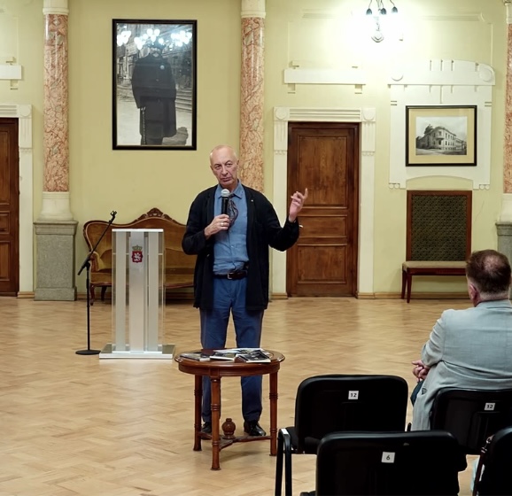 საქართველოს ეროვნული ბიბლიოთეკის საგამოფენო დარბაზში დავით მაღრაძის წიგნების ინგლისური და ინგუშური თარგმანების პრეზენტაცია გაიმართა