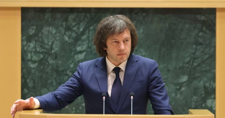 პრემიერი: 2024 წელს თუ იყო რკინიგზის წმინდა მოგება 68 მილიონი ლარი, 2025 წელს შეადგინა 145 მილიონი ლარი. 2026-28 წლებში დაგეგმილია 50 ახალი ლოკომოტივის და 1500 ახალი ვაგონის შესყიდვა