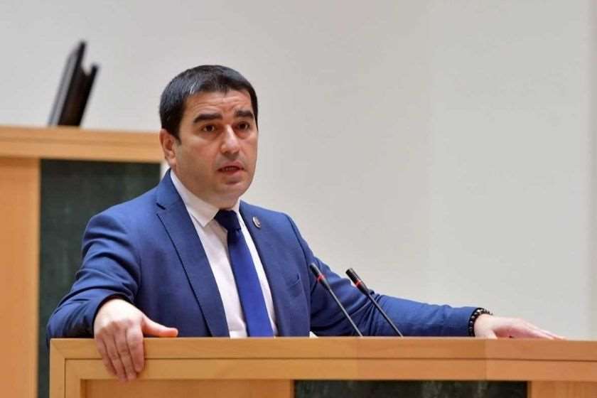 შალვა პაპუაშვილი: ბევრ რამეს შეგვახსენებს ჩვენი კონსტიტუცია - სწორედ ამ გაკვეთილებზე დაყრდნობით მოქმედებს დღეს ჩვენი ხელისუფლება, რომ არ დავუშვათ გარედან ქვეყნის შიგნით დაპირისპირება, არ დავუშვათ ეკლესიის მიმართ არასათანადო დამოკიდებულებები