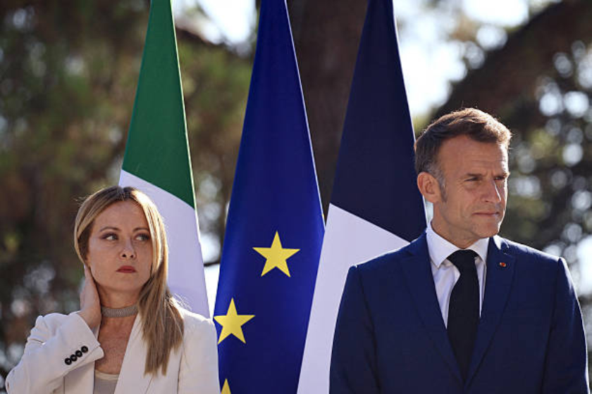 Bloomberg: იტალია და საფრანგეთი ბრიუსელის ინიციატივას ყოფილი რუსი სამხედროებისთვის ევროკავშირში შესვლაზე აკრძალვის დაწესების შესახებ ეწინააღმდეგებიან