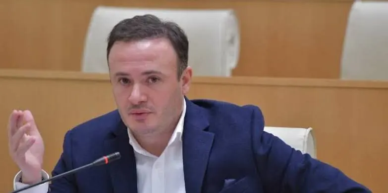 ირაკლი ზარქუა ოპოზიციას: თქვენც და დანარჩენი უსამშობლოებიც, რომლებიც უცხო ქვეყნის დაკვეთით მოქმედებთ, ალბათ, ბედნიერები იქნებოდით, აქ ბომბები რომ ცვიოდეს, ფრონტის ხაზები გვქონდეს გახსნილი