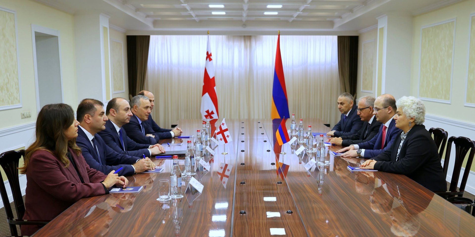 საქართველოს სახელმწიფო უსაფრთხოების სამსახურის უფროსი გეკა გელაძე, დელეგაციასთან ერთად, ოფიციალური ვიზიტით სომხეთის რესპუბლიკას ეწვია