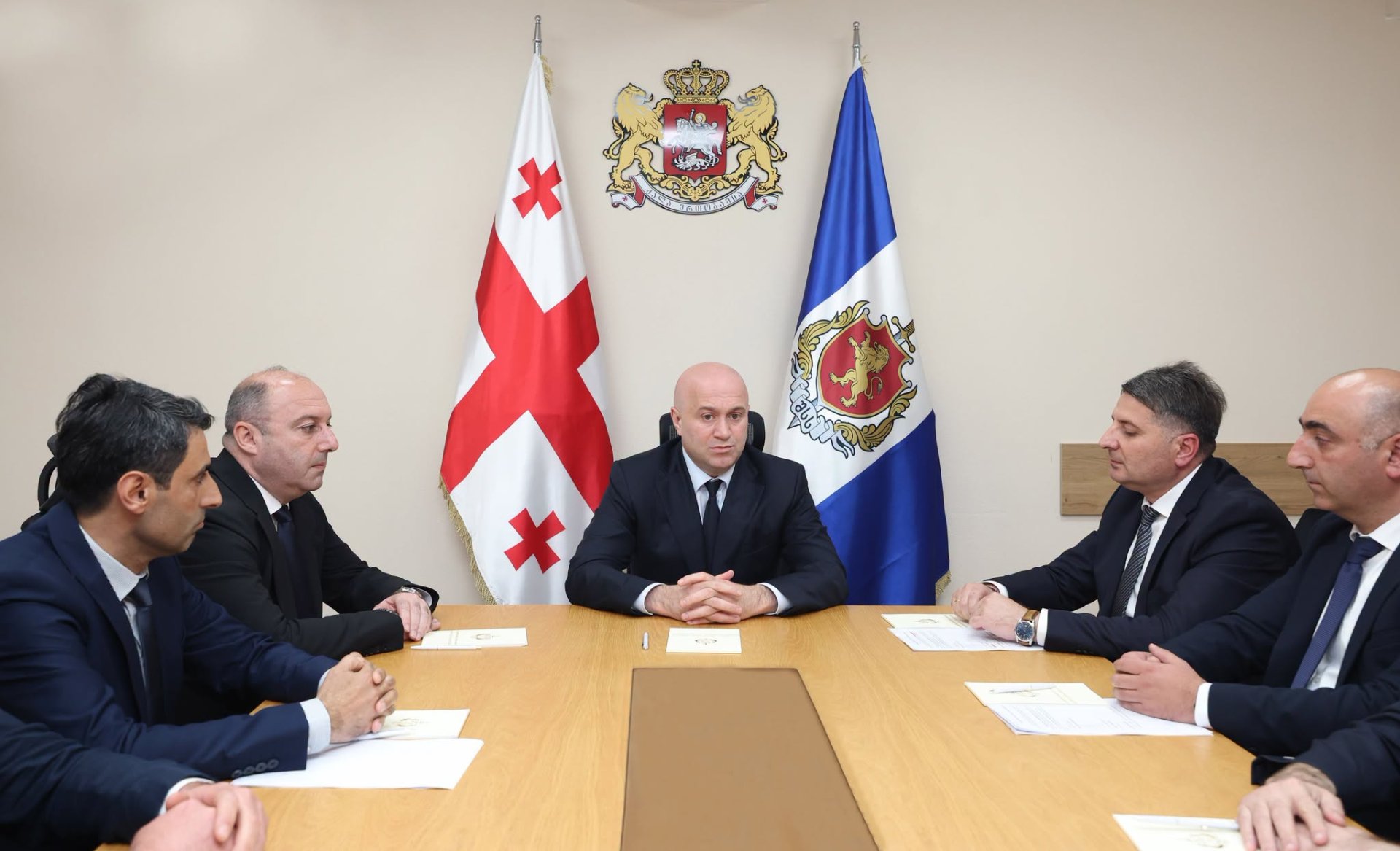 შინაგან საქმეთა მინისტრმა რაჭა-ლეჩხუმისა და ქვემო სვანეთის რეგიონში სამუშაო შეხვედრები გამართა