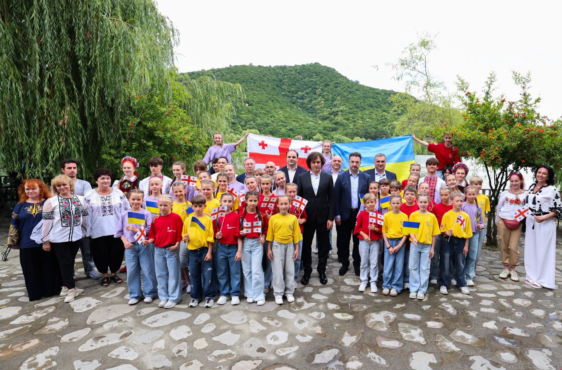 საქართველოს მთავრობის ფინანსური მხარდაჭერით, კახეთში 21 ივნისიდან 15 ივლისის ჩათვლით უკრაინელი მოზარდებისთვის საზაფხულო ბანაკი ხორციელდება