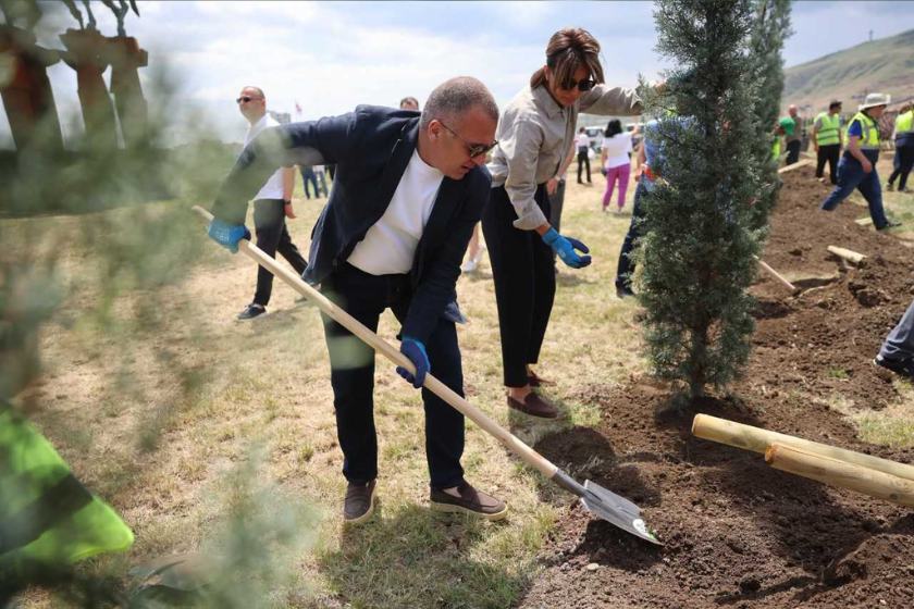 რევაზ სოხაძე: სამინისტროს ახალი პროგრამა მომავალ თაობებზე ორიენტირებული ურბანული გარემოს შექმნას ემსახურება