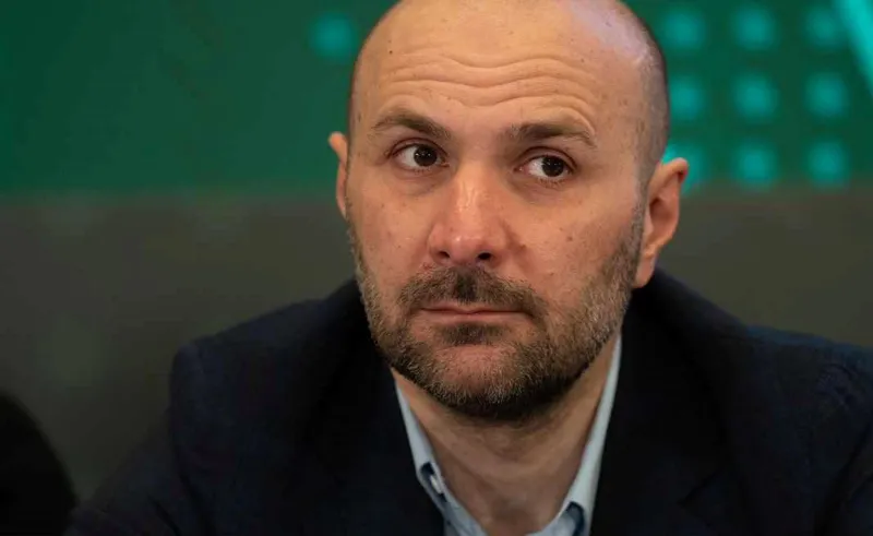 აკაკი ალადაშვილი სიძულვილის ენის წინააღმდეგ ბრძოლის სამმართველოზე: წლების განმავლობაში მიზანმიმართულად ხდებოდა გარედან სიძულვილის ენის დათესვა, რათა გამოეწვიათ საზოგადოებაში დაპირისპირება. იმიტომ, რომ გახლეჩილი ემორჩილება გარედან შემოსულ დავალებებს. პირველ ივნისს დაიწყო ამ სამმართველომ მუშაობა და საკმაოდ წარმატებულად და შედეგიანად