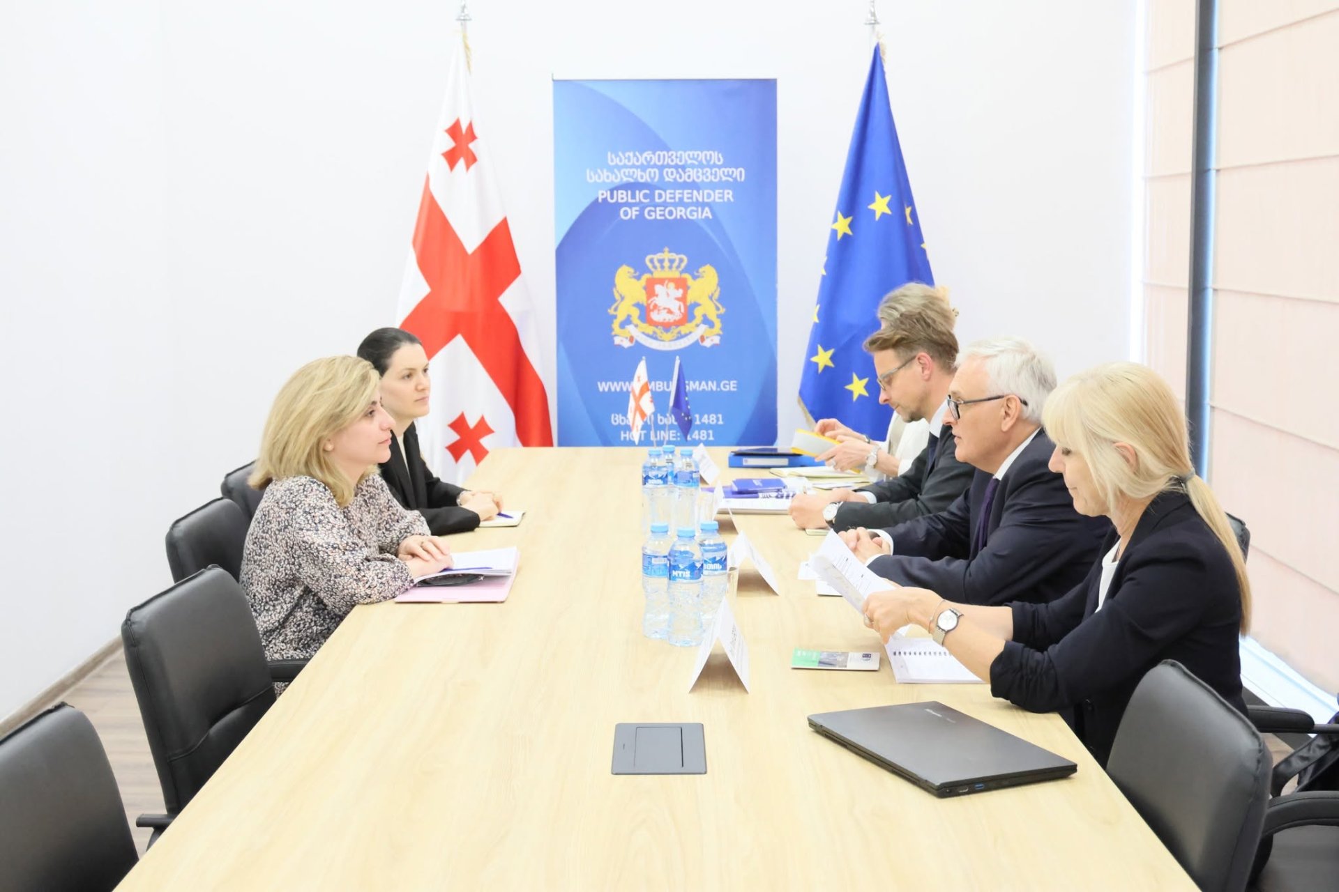 სახალხო დამცველის პირველი მოადგილე და აპარატის საერთაშორისო ურთიერთობების სამმართველოს უფროსი მონიტორინგის მიზნით საქართველოში ვიზიტით მყოფ ევროპის საბჭოს კონგრესის დელეგაციის წევრებს შეხვდნენ