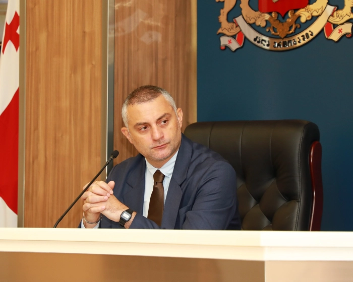ბათუმის საკრებულოში მორიგი სხდომა გაიმართა. საკრებულოს წევრებმა დღის წესრიგით გათვალისწინებულ ათ საკითხზე მიიღეს გადაწყვეტილება