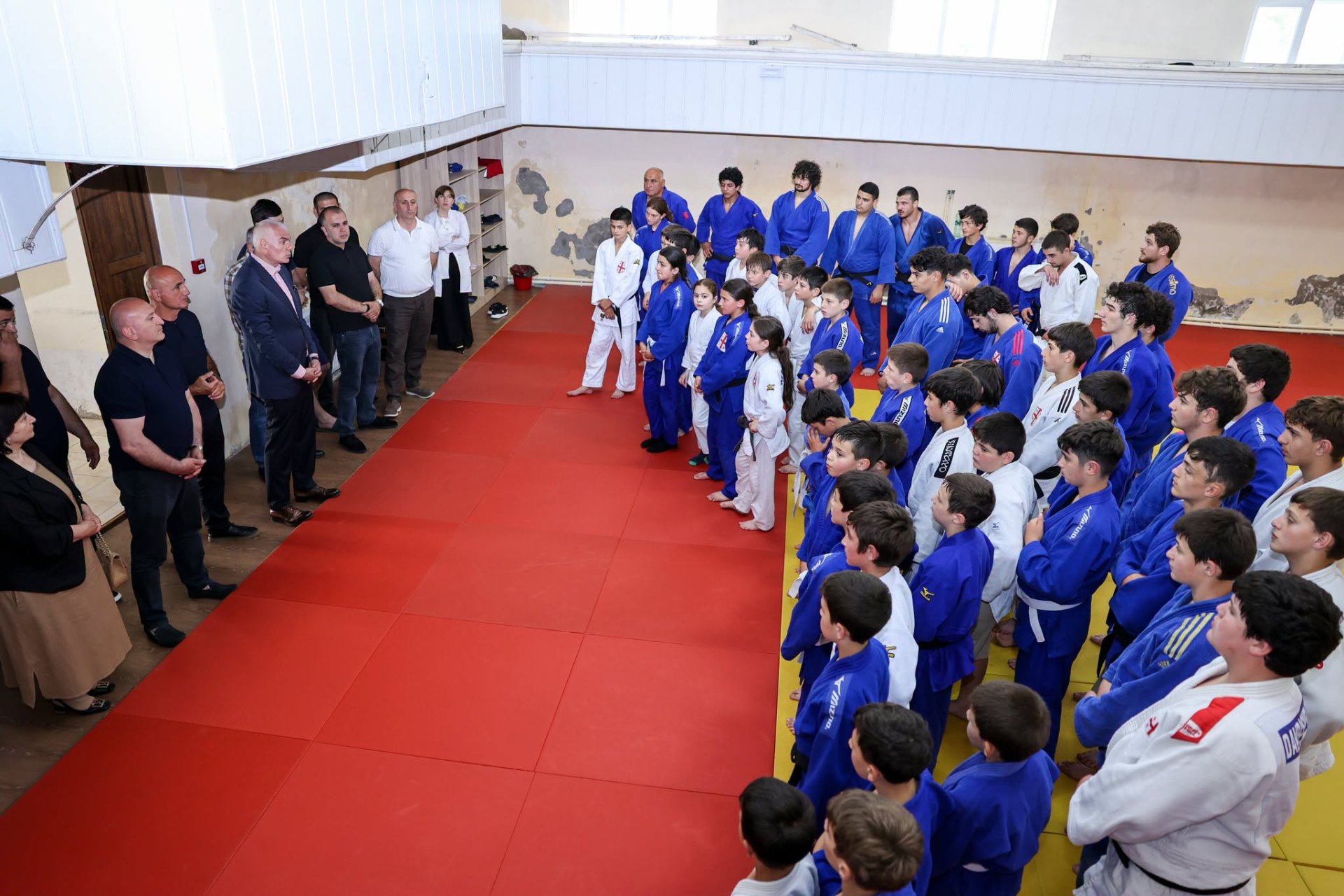 საქართველოს სპორტის მინისტრმა ქარელსა და ხაშურში, არსებული სპორტული ინფრასტრუქტურა დაათვალიერა