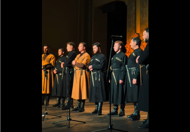 რუსთაველის ეროვნული თეატრის მცირე დარბაზში ფოლკლორის ცენტრის გუნდის სოლო კონცერტი გაიმართა