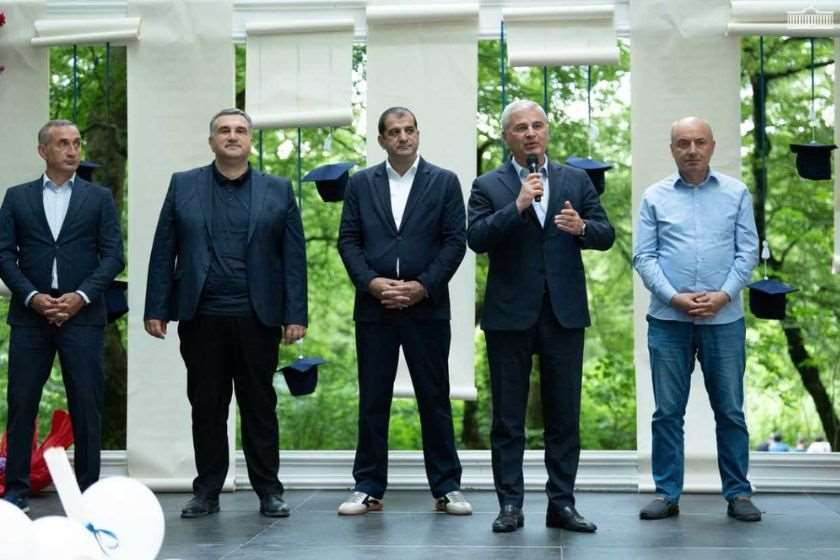 ირაკლი ქადაგიშვილი და გურამ მაჭარაშვილი ლაგოდეხის მუნიციპალიტეტში მცხოვრებ აბიტურიენტებს შეხვდნენ