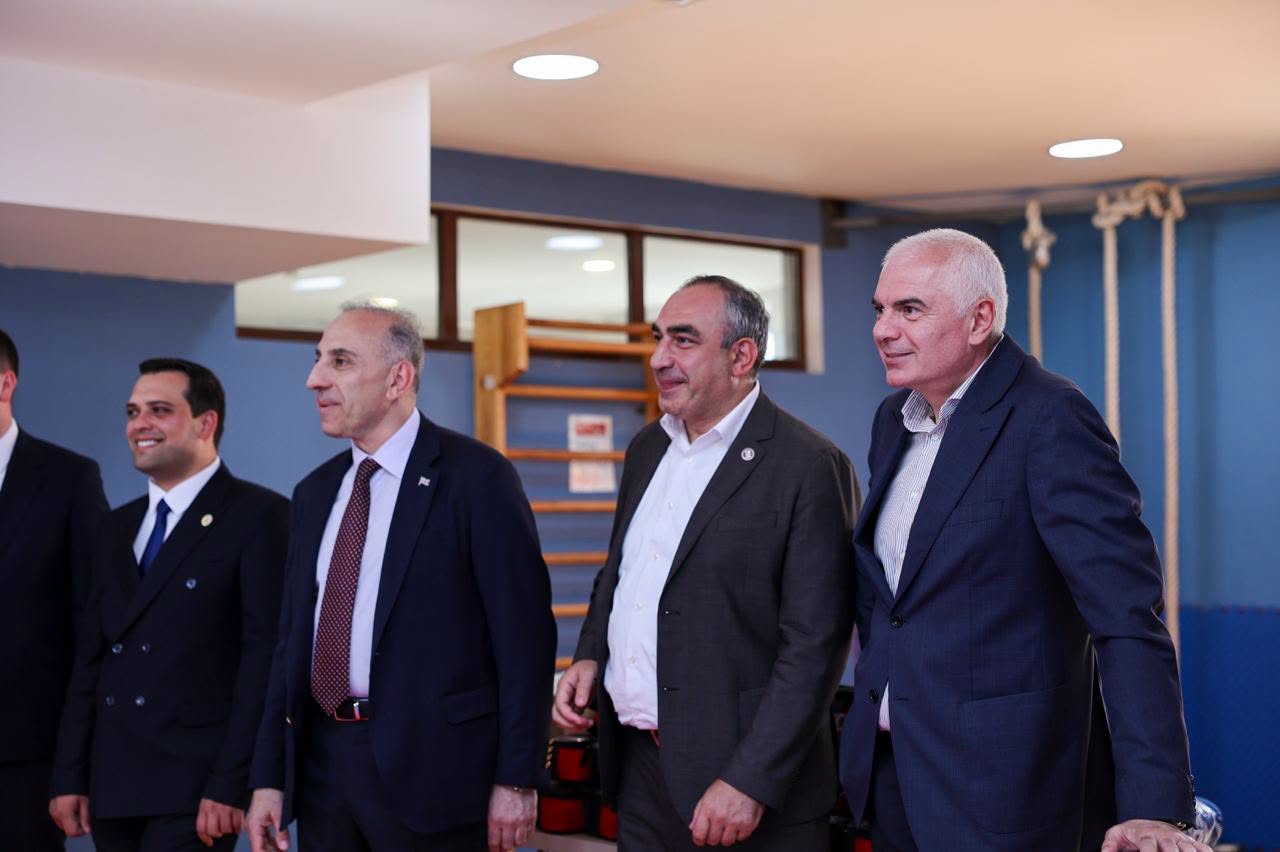 სპორტის მინისტრმა ქალაქ ახალციხეში მდებარე სპორტულ ობიექტებს საჭირო სპორტული ინვენტარი და ეკიპირება გადასცა