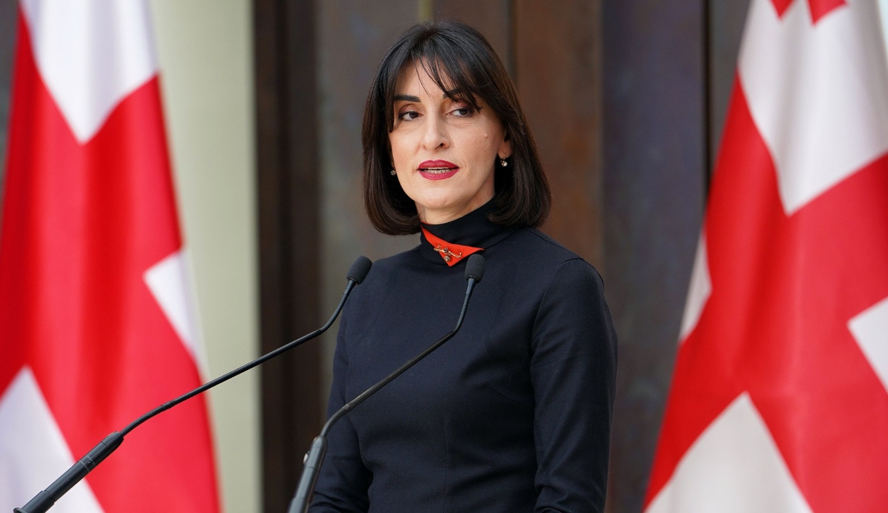 მაკა ბოჭორიშვილი: როდესაც ჩვენი ქვეყნის ინტეგრაციაზე ვსაუბრობთ, პირველ რიგში ევროკავშირი და ევროკავშირში ინტეგრაციის გზა მოდის ჩვენს თავში და ეს არის ის, რაც ჩვენი სტრატეგიული მიზანია, რაც კონსტიტუციაშიც ასახულია. ეს მიზანი არ გამორიცხავს იმას, რომ ჩვენ ჩვენი ურთიერთობები განვავითაროთ თუნდაც ცენტრალური აზიის ქვეყნებთან