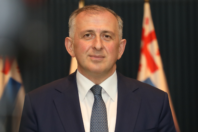 ზურაბ პატარაძე აბიტურიენტებს: ეს გამოცდები მხოლოდ დასაწყისია იმ დიდი და საინტერესო მიმართულების, რომელსაც თქვენი ნიჭითა და ენერგიით გაკვალულ გზებზე მტკიცე სვლით გააგრძელებთ