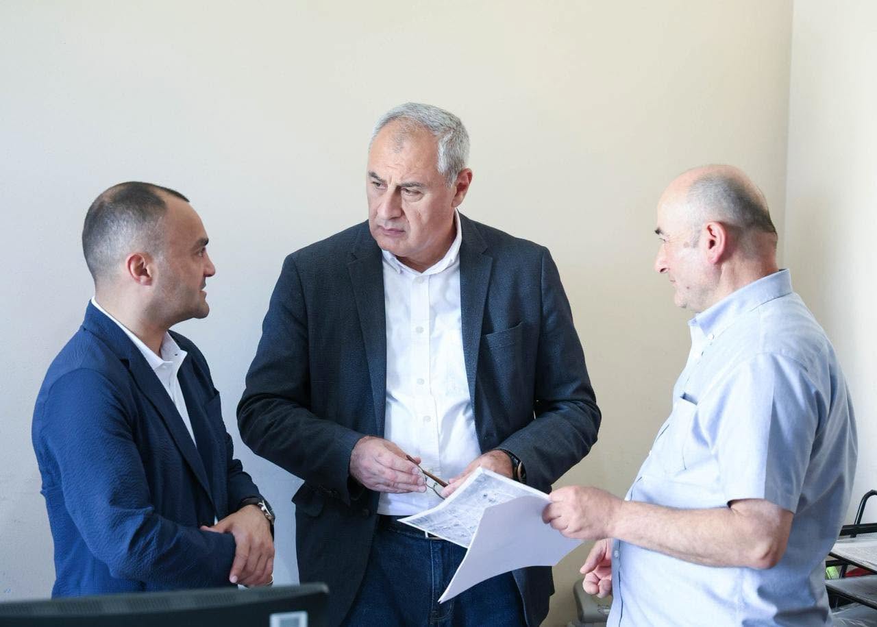 წყალმომარაგების კომპანიის წარმომადგენლებმა სოფლების - კრწანისის, ახალი კუმისისა და მთისძირის მოსახლეობას მიმდინარე საპროექტო სამუშაოები გააცნეს