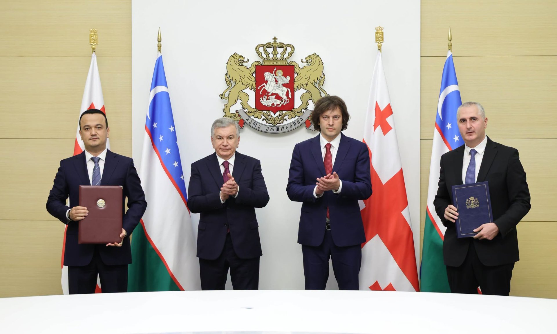 ფინანსთა მინისტრმა ლაშა ხუციშვილმა და უზბეკეთის რესპუბლიკის ინვესტიციების, მრეწველობისა და ვაჭრობის მინისტრმა ლაზიზ კუდრატოვმა ხელი მოაწერეს შეთანხმებებს საბაჟო და საფინანსო სფეროში თანამშრომლობის შესახებ