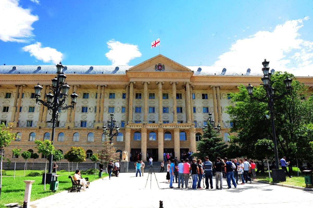 სიძულვილის ენასთან ბრძოლა გრძელდება - თბილისის, საჩხერისა და ზესტაფონის სასამართლოებმა საჯარო სივრცეში შეურაცხმყოფელი კომენტარის დაწერისთვის მოქალაქეები დააჯარიმეს