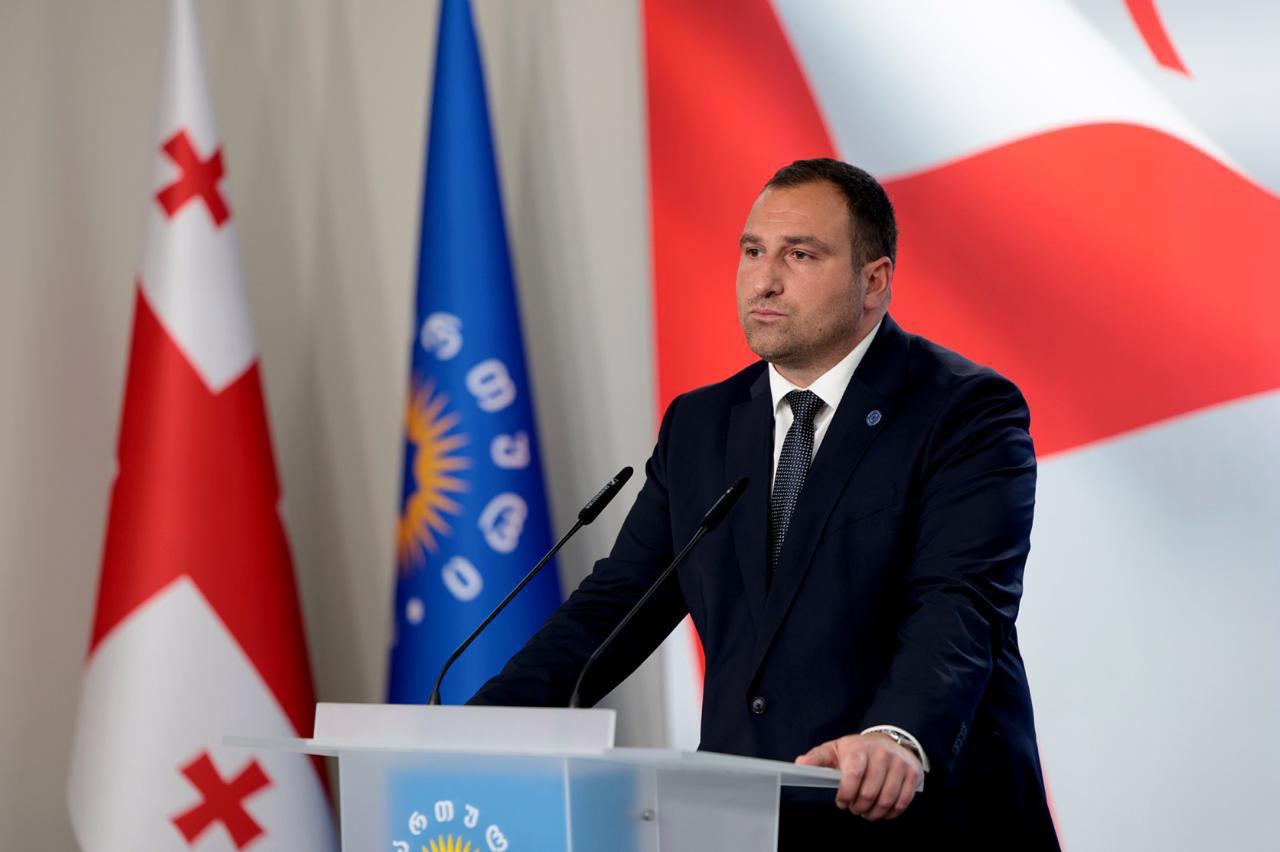 ირაკლი კირცხალია პარლამენტში მომხდარ ჩხუბზე: ბატონმა გიგა ფარულავამ წარმოადგინოს ცნობა ორსულობის შესახებ. მე თვითონ ვუშუამდგომლებ პროკურატურასთან, რომ ამ თემაზე ჩვენს წინააღმდეგ აღიძრას საქმე