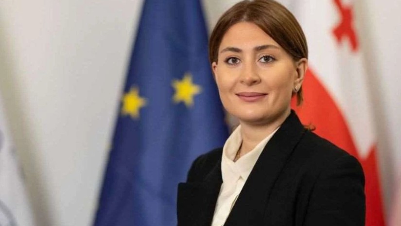 თამარ იოსელიანი: „ლენდლორდის” მოდელით საქართველოს აქვს შესაძლებლობა ანაკლიის ღრმაწყლოვანი პორტის განვითარებაში ერთდროულად ჩართოს რამდენიმე საერთაშორისო პარტნიორი, რომელთაც გააჩნიათ როგორც მსგავსი ტიპის ნავსადგურების ოპერირების გამოცდილება, ასევე შეუძლიათ დამატებითი ტვირთნაკადები მოიზიდონ