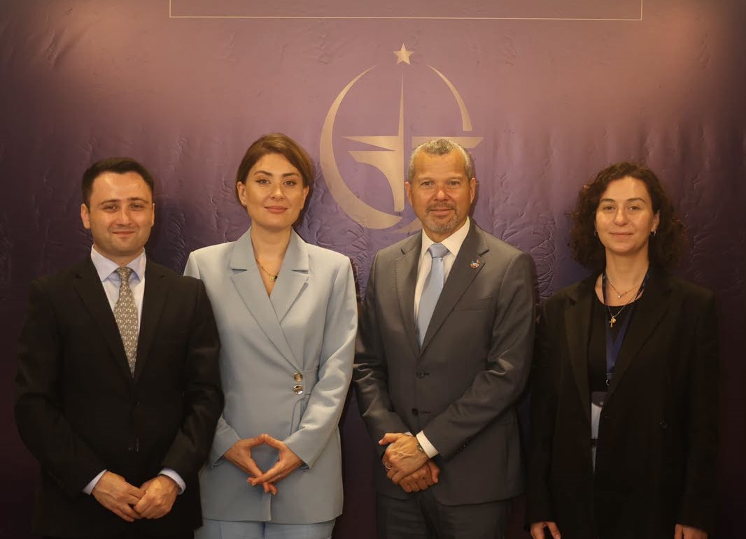 თამარ იოსელიანი და საზღვაო ტრანსპორტის სააგენტოს დირექტორი ივანე აბაშიძე, საერთაშორისო საზღვაო ორგანიზაციის (IMO) გენერალურ მდივანს, არსენიო დომინგეზს შეხვდნენ