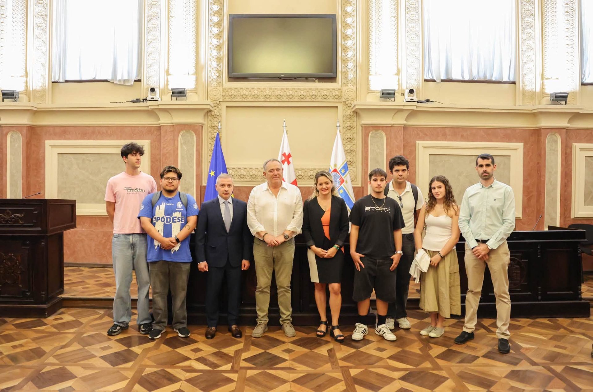 თბილისის საკრებულოში გალისიის რეგიონის ლარაჩას მუნიციპალიტეტის მერს და ესპანელ სტუდენტებს უმასპინძლეს